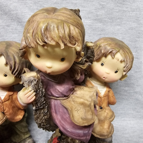 2 × 8" Wooden Art Figurine Of Boy And Girl In A Tree Branch With Pet Dog - Picture 4 of 11